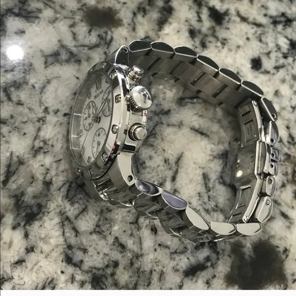 ♥️ BULOVA DIAMOND WATCH Silver Tone Mother of Pearl Face